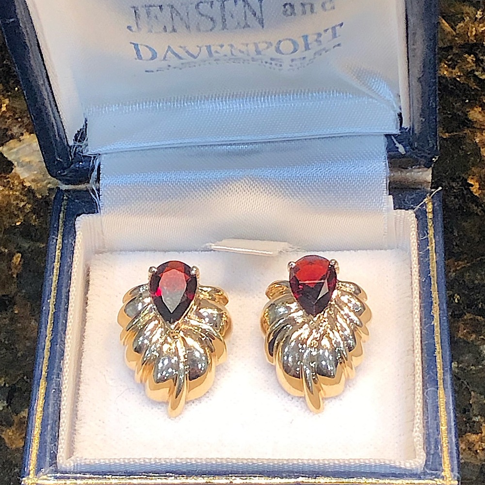14k yellow gold garnet earrings - Picture 2 of 11